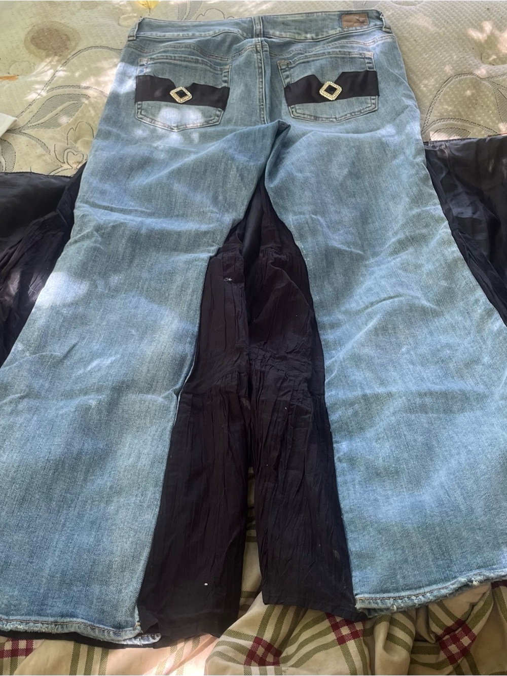 American Eagle Outfitters Light Blue Flare Jeans with Back Pocket Accent - Picture 5 of 5